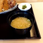 Masaya Shokudou - シンプルにワカメのお味噌汁。ネギを放しているのがうれしい。