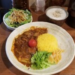 SPICY CURRY 魯珈 - 50倍ビーフ野菜カレーとぷちサラダとラッシー