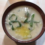 がばちょ - 鉄火丼（680円）のセットの粕汁♡