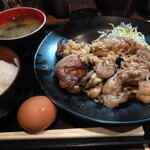 炭火焼鳥　つくね屋 - もも炭火焼き定食大盛