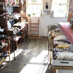 サボワ - お手頃価格で素敵なお店
手土産用のラッピング(雑貨)も色々とディスプレイされています。