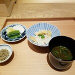 肉屋 田中 - 京都の大原のタケノコご飯　味噌汁、漬物