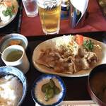 Teihou Kan Tori Kurabu - 生ビールと生姜焼き定食です
