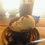 カフェ ガーデン - ミニクリームブリュレパフェとアイスコーヒー