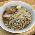 ラーメン二郎 - ラーメン 780円　麺半分・ヤサイ少な目にんにくで