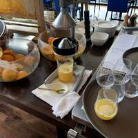 R restaurant & bar - 