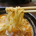 ラーメンTORA - 2019年12月　麺持ち上げ