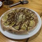 村のピザ屋 カンパーニャ - バナナとバニラのチョコソース