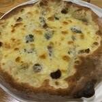 村のピザ屋 カンパーニャ - クワトロフォルマッジゴルゴンゾーライチジクL