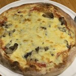 村のピザ屋 カンパーニャ - きのこベーコン