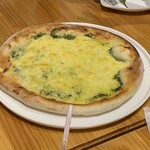 村のピザ屋 カンパーニャ - クワトロフォルマッジのジェノベーゼL