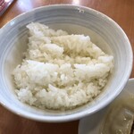 幸楽苑 - 焼き餃子とのセットメニューのライス、炊き具合は普通、可も不可もなし的な〜感じ