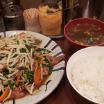 えぞ松 - レバニラ定食880円