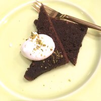 ボン・ヴィヴァン - デザートのクラシックショコラ。生クリームものってて嬉しい♪