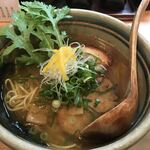 あまのじゃく - きれいな盛りつけ！　　　あっさり塩ラーメン