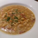 ビストロラドレ - 白いんげん豆と豚足の煮込み、程よい濃厚さの中にほのかに感じる酸味と豚足の食感が素晴らしい。