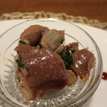 SHIZUKU wine and deli - 砂肝のバジル炒め