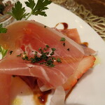 SHIZUKU wine and deli - 生ハムと苺