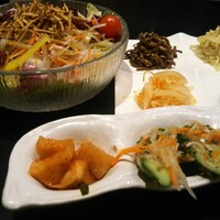 東京焼肉 平城苑 浅草総本店 - 前菜盛合わせ、本日のサラダ、旬彩チャプチェ