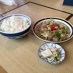 Tabakoya - 『野菜炒め(420円)』と『めし大(200円)』。漬物はサービス