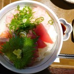 炉ばた風割烹 たぬき - 海鮮ねぎとろ丼