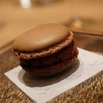 ラチュレ - 鹿のブラッドマカロン