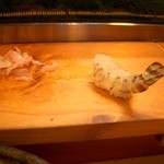 つかさ鮓 - 活け車エビのお寿司。プリップリです♪