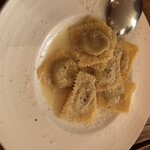 オステリア イマムラ - トリュフのムースを詰めたラビオリ