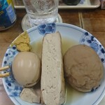 伊勢屋酒店 - おでん。