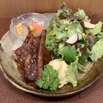 ジャム cafe 可鈴 - 【週替わりランチ(1,050円)】スペアリブに付くマッシュポテトがこれまたおいしい♪