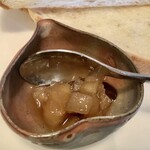 ジャム cafe 可鈴 - 【パンに付くジャム】今日は「りんごのクリスマスジャム」。ラム酒の風味とコクが効いている、大人な味わいのジャムです。