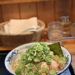 中華蕎麦 春馬 - 朝ラーセット（普）700円と九条ねぎTP100円