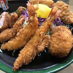 とんかつ春 - エビフライ側から盛り合わせ