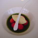 シェ・コーベ - 苺のパセリソース