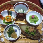 京都ぎをん 八咫 - 京都料理「おばんざい」の盛り合わせのお膳、こちらで言ったらお惣菜の盛り合わせかな