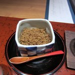 京都ぎをん 八咫 - ちりめんじゃこの佃煮は山椒が効いてバリウマです。
