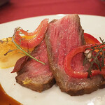 マゼランズ - 毛和牛のロースト、マルサラソース