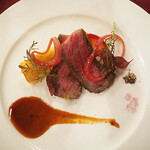 マゼランズ - 毛和牛のロースト、マルサラソース