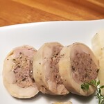 洋惣菜 亀洋 - 羊のミンチとマッシュルーム鶏モモ肉のガランティーヌ