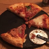 梅田 ワーフ - ピザは撮る前に食べちゃった…( ´∀｀)
                    マルゲリータ！