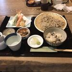 蕎麦処 ゆたか - サービスランチ・せいろ。
            美味し。