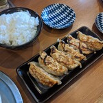 栄昇らーめん - 餃子、半ライスセット（300円）