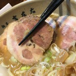 麺屋吉左右 - 叉焼大きさ6×6㎝ぐらい