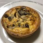 Pane Ho Maretta - あぶりチキン×きのこ×レモンのキッシュ ¥290+税