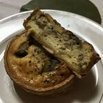 Pane Ho Maretta - あぶりチキン×きのこ×レモンのキッシュ ¥290+税