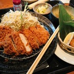 Katsu Ando Katsu - 1912_かつアンドかつ 小野原店_ロースヒレランチ＠1,078円、豚汁＠110円(みそ汁を豚汁に変更)、サロマカキフライ＠297円_ロースが程良い肉厚で嬉しいですね！