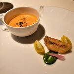 アピシウス - イトヨリのフリット・ハーブソース、イエロートマトとパプリカのスープ