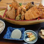 とん吉 - ミックスフライ定食