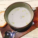 モンテパスト - ごぼうのスープ