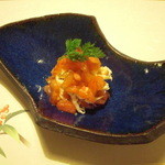 Takumi - ずわいがにとフルーツトマトの和え物。